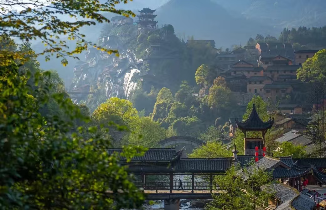 點贊！廣信區(qū)望仙谷景區(qū)入選2024年“風(fēng)景獨好”旅游名景區(qū)...